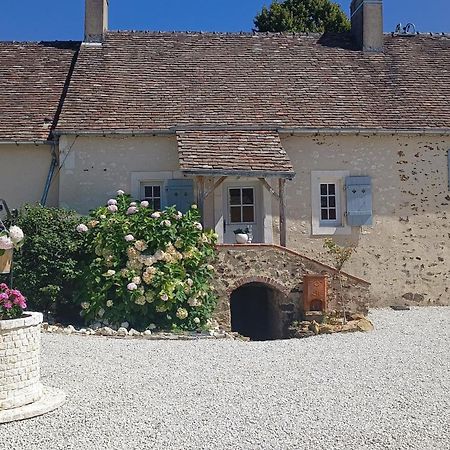 La Petite Maison Dans La Prairie Ecommoy Eksteriør billede