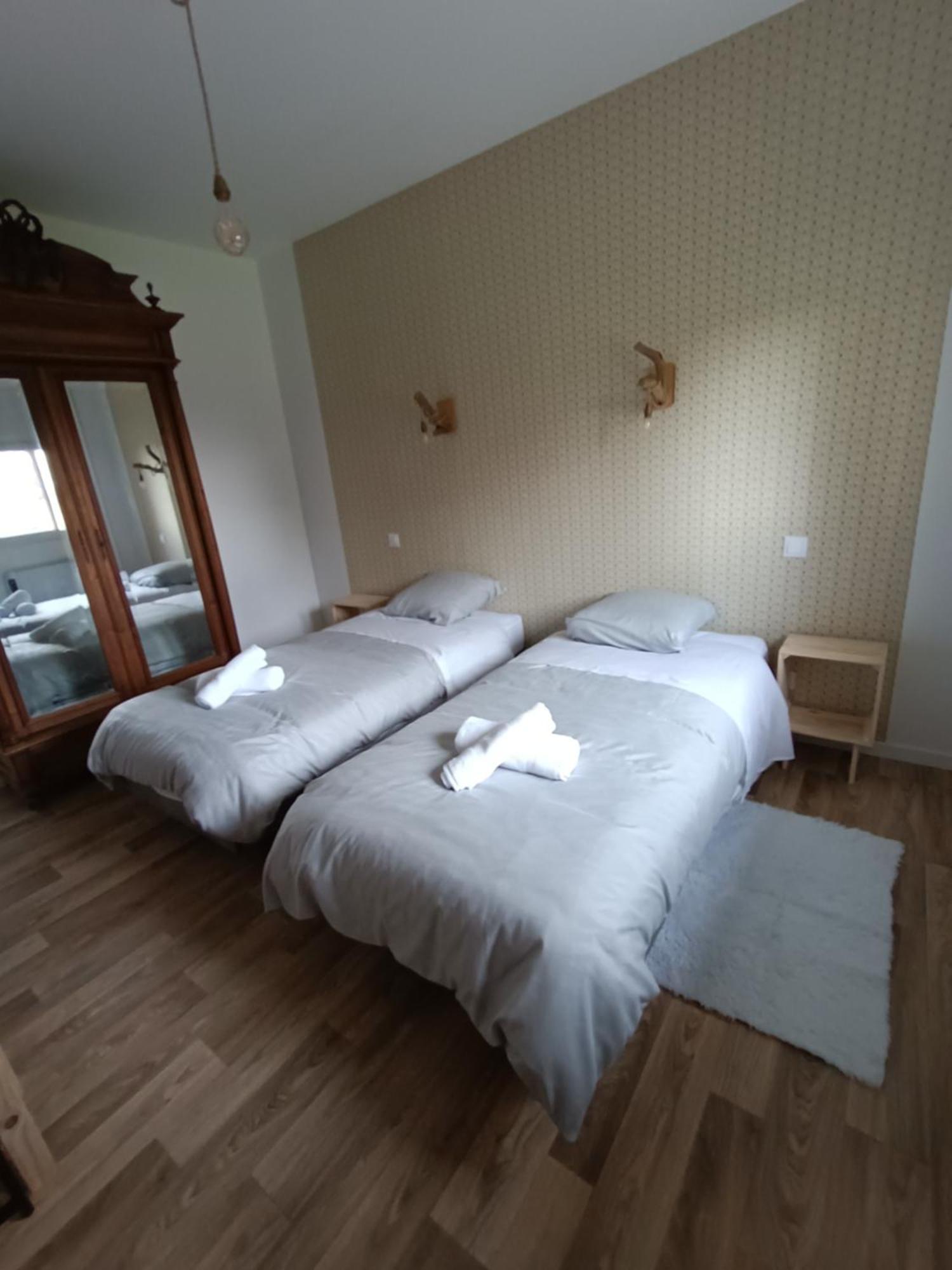 La Petite Maison Dans La Prairie Ecommoy Eksteriør billede
