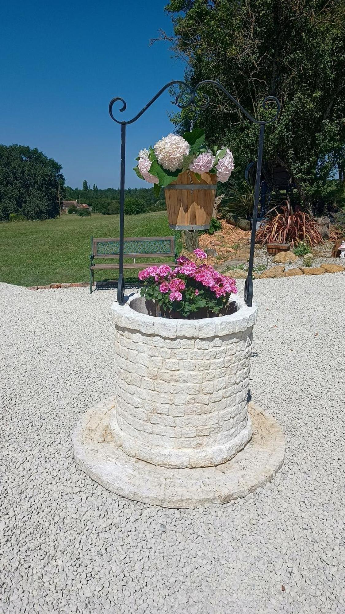 La Petite Maison Dans La Prairie Ecommoy Eksteriør billede